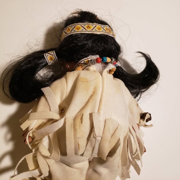 Golden Keepsakes Porcelain Doll Native American (limited edition 1057/2500) - Picture 3 of 9